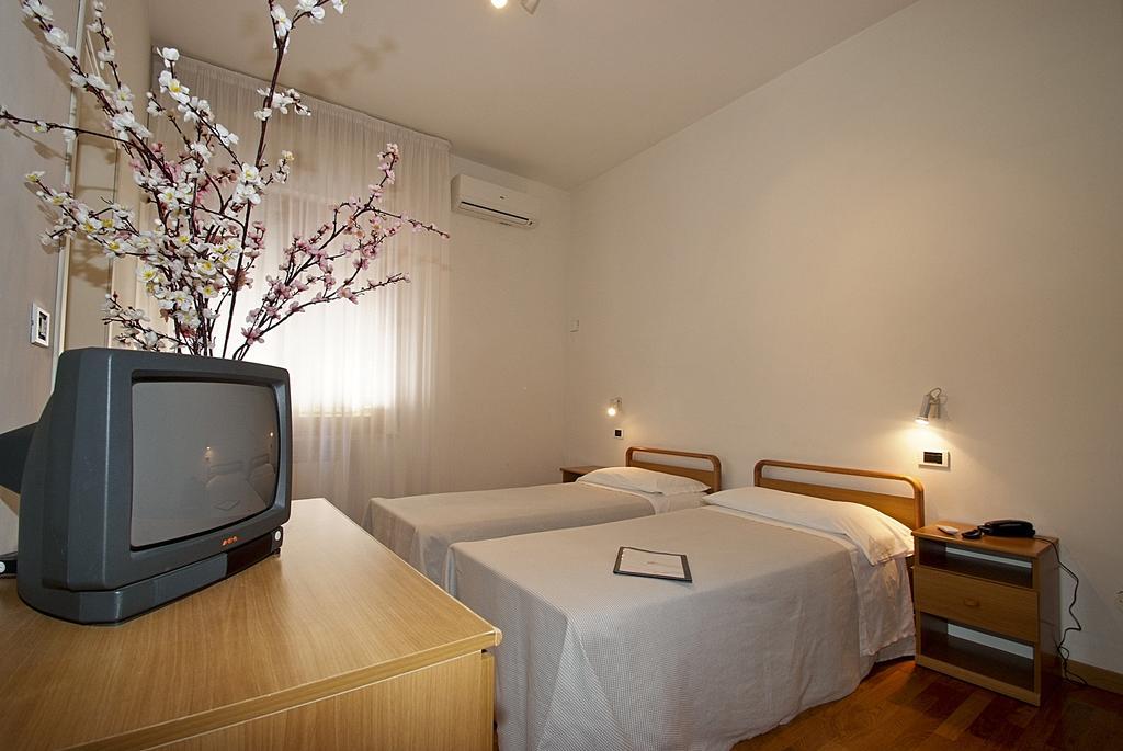 Hotel Mediterraneo Chianciano Terme Δωμάτιο φωτογραφία