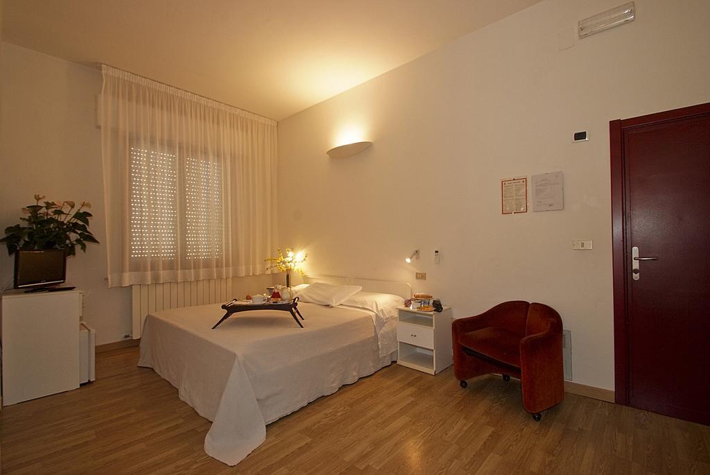Hotel Mediterraneo Chianciano Terme Δωμάτιο φωτογραφία