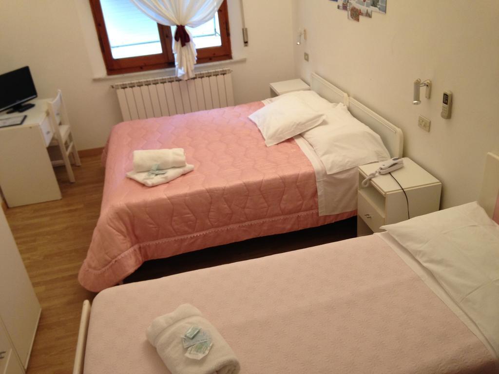 Hotel Mediterraneo Chianciano Terme Δωμάτιο φωτογραφία